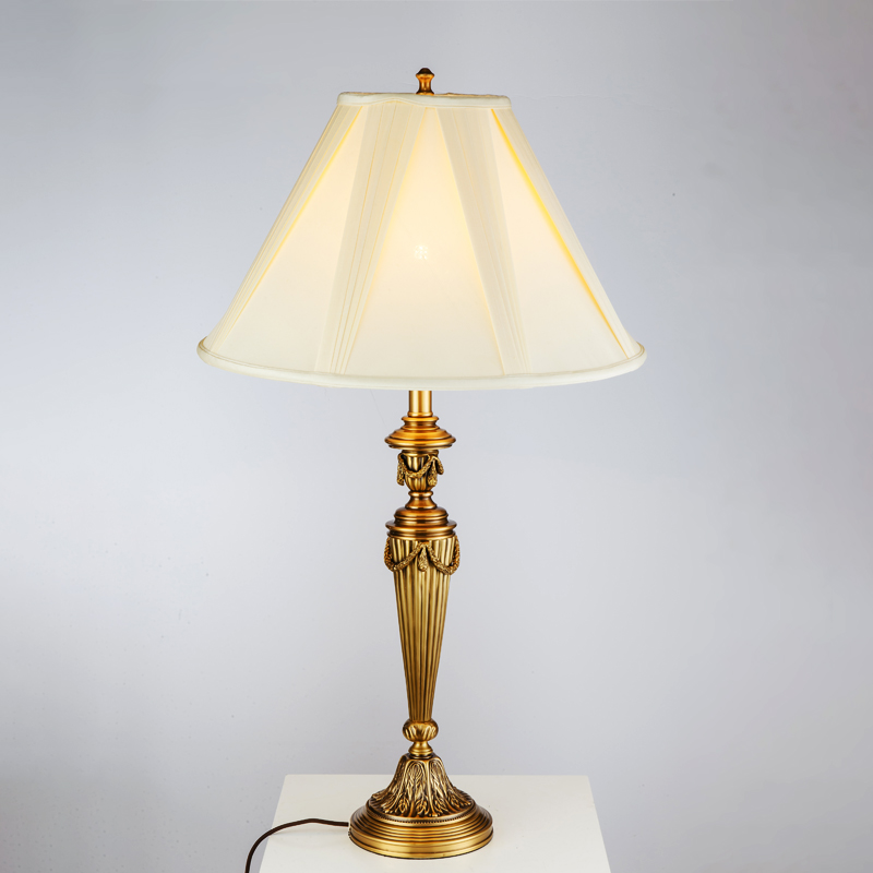 China Wholesale Tall Simple Design Desk Night Light Living Room Copper Modern Led Table Lamp