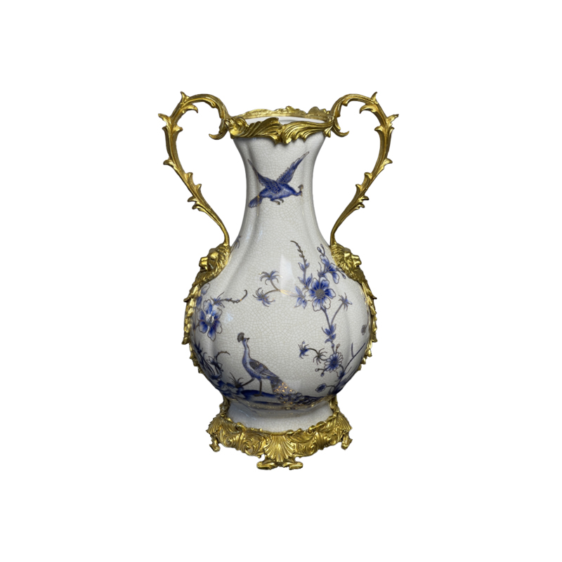 Target audience Art lovers and collectors elegant decorative ceramic vases in brass