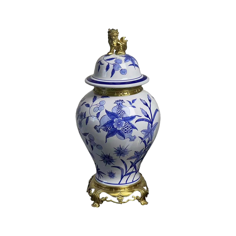 Wholesale new luxury antique under-glazed jars with brass urns blue and white ceramic and porcelain sets